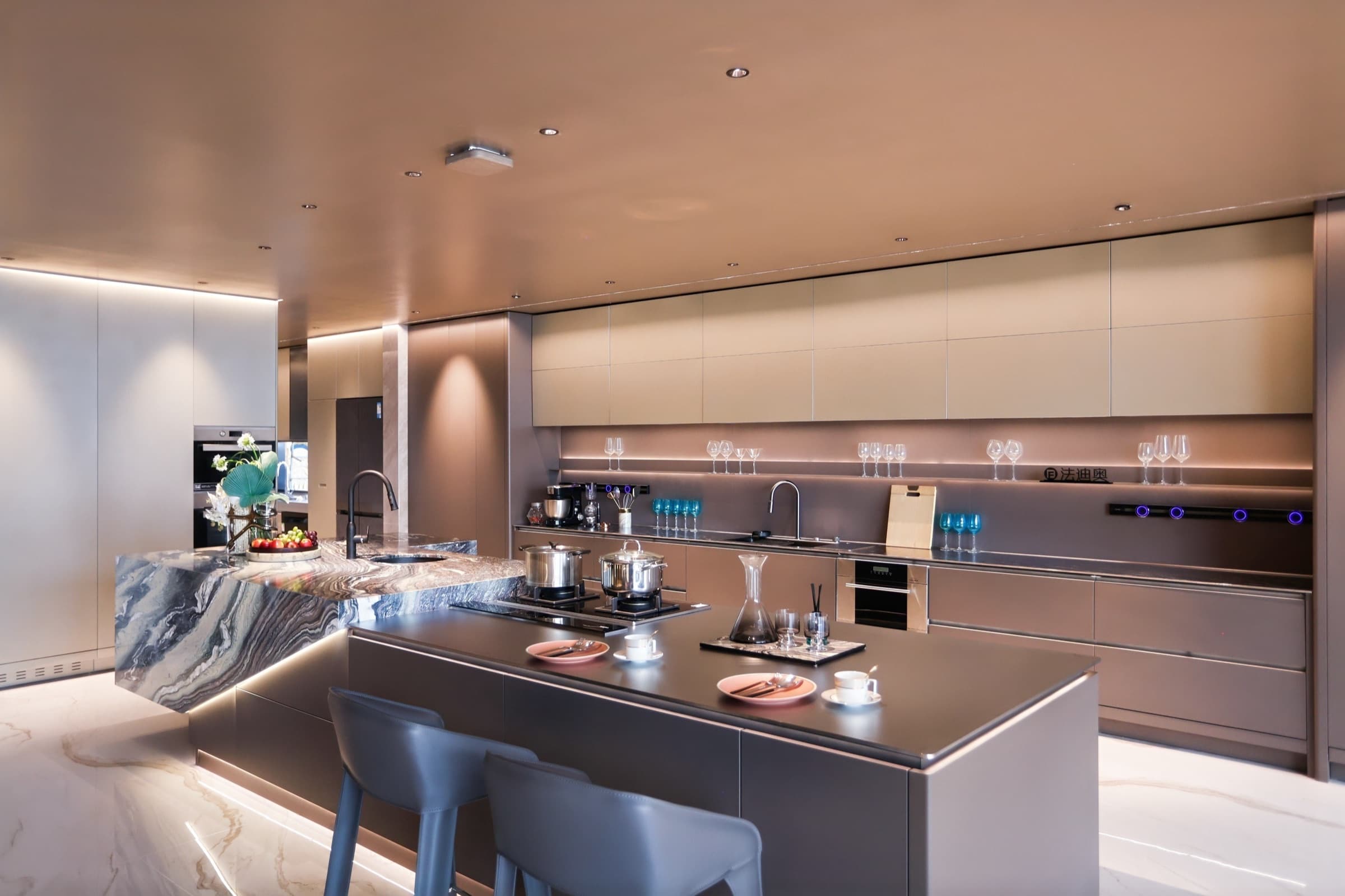 Countertop and vertical panel detail under natural showroom light.
