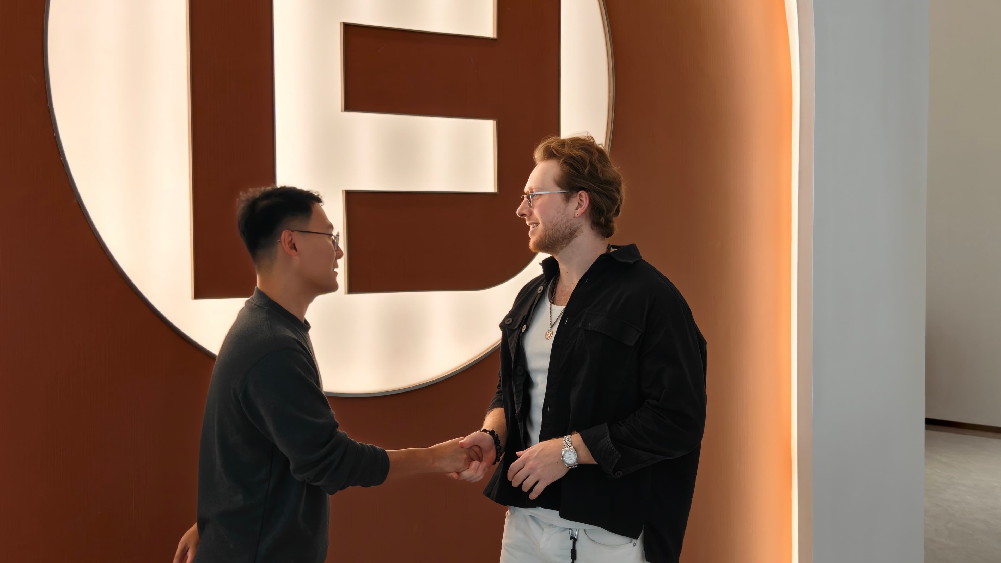 Partner greeting moment in the Fadior headquarters environment