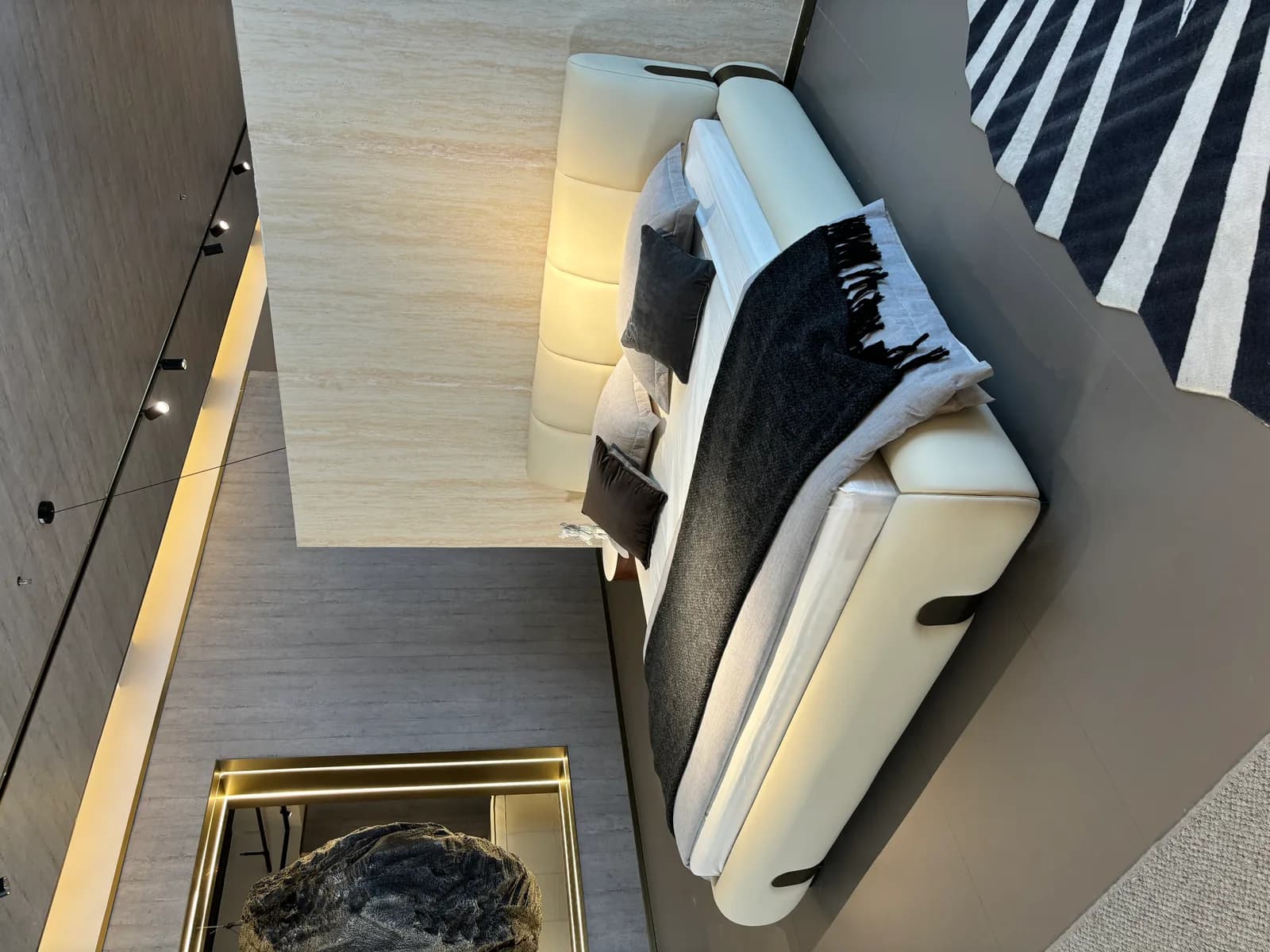 Cama Tapizada V6827A