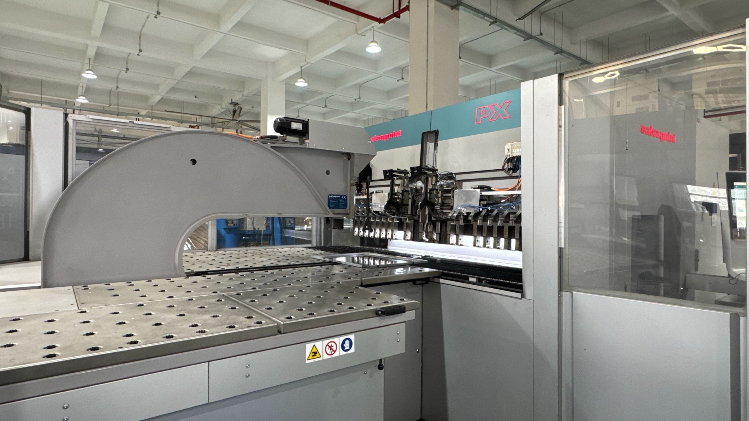 Precision cutting and forming in Fadior's Foshan manufacturing facility
