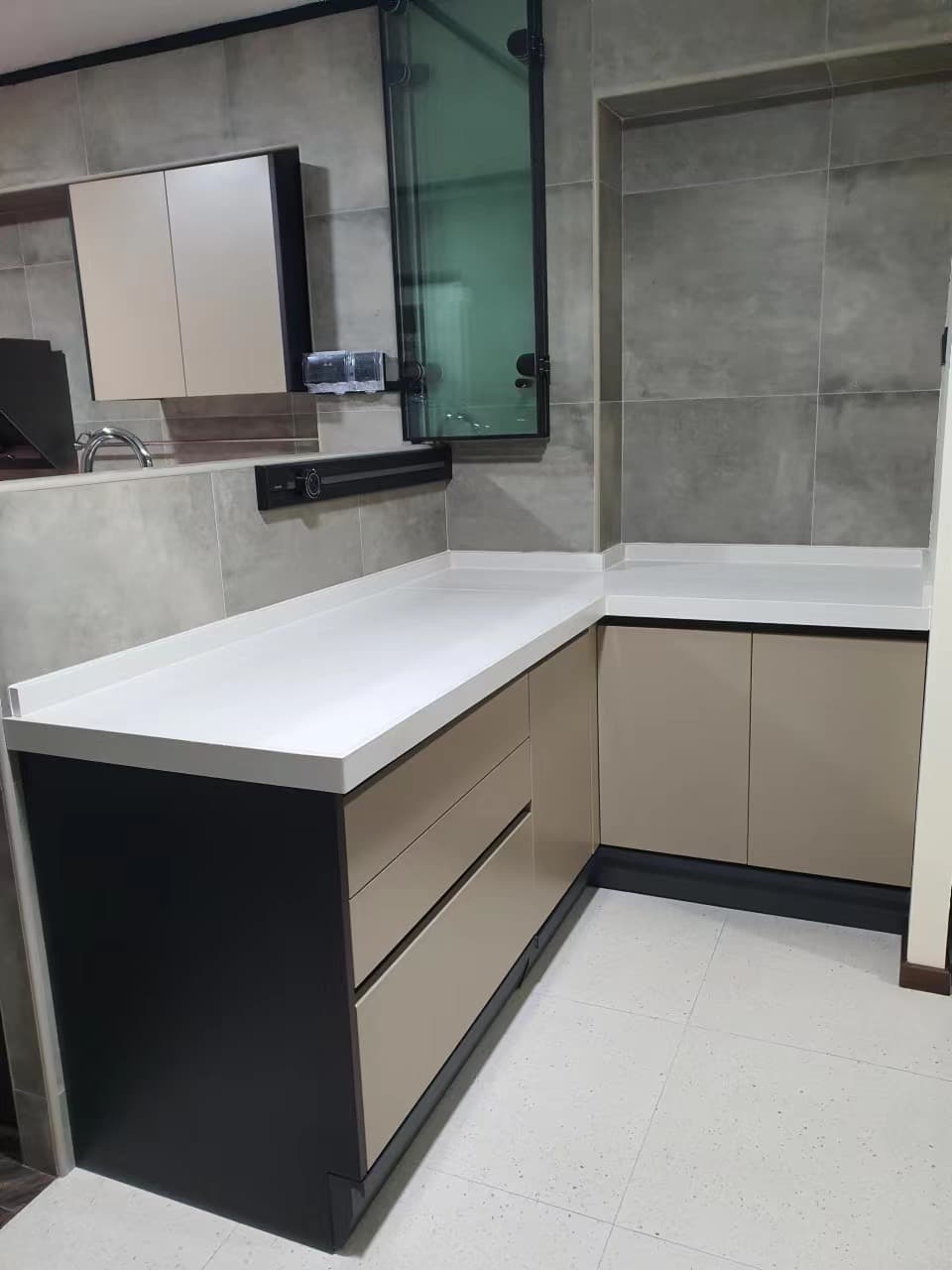 Return counter and sink zone of the same compact Singapore kitchen