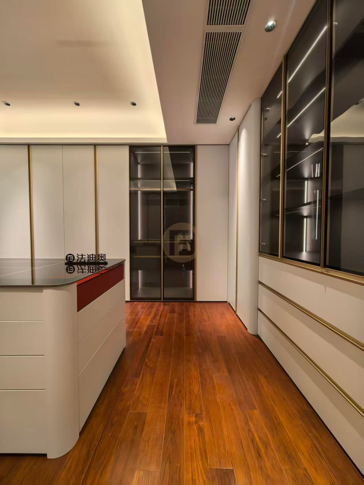Light clothing-storage wall with glass display section